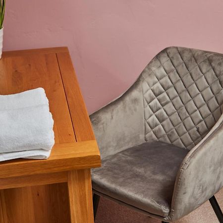 Fantastic Central Stratford Two Bedroom Apartment By Purestay Short Lets & Serviced Accommodation With Parking エクステリア 写真