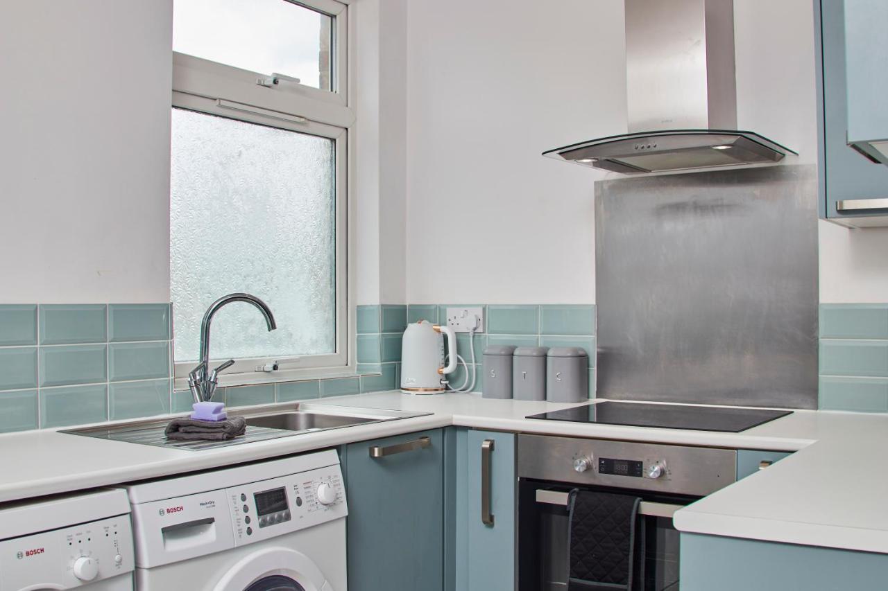 Fantastic Central Stratford Two Bedroom Apartment By Purestay Short Lets & Serviced Accommodation With Parking エクステリア 写真
