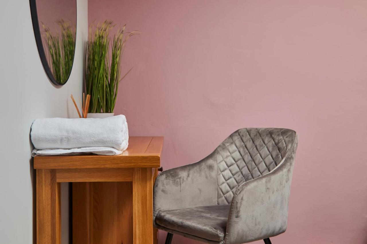 Fantastic Central Stratford Two Bedroom Apartment By Purestay Short Lets & Serviced Accommodation With Parking エクステリア 写真