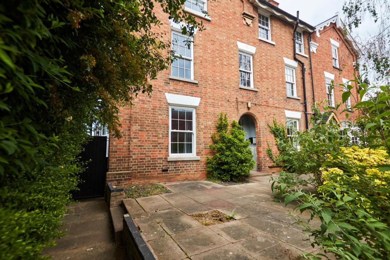Fantastic Central Stratford Two Bedroom Apartment By Purestay Short Lets & Serviced Accommodation With Parking エクステリア 写真