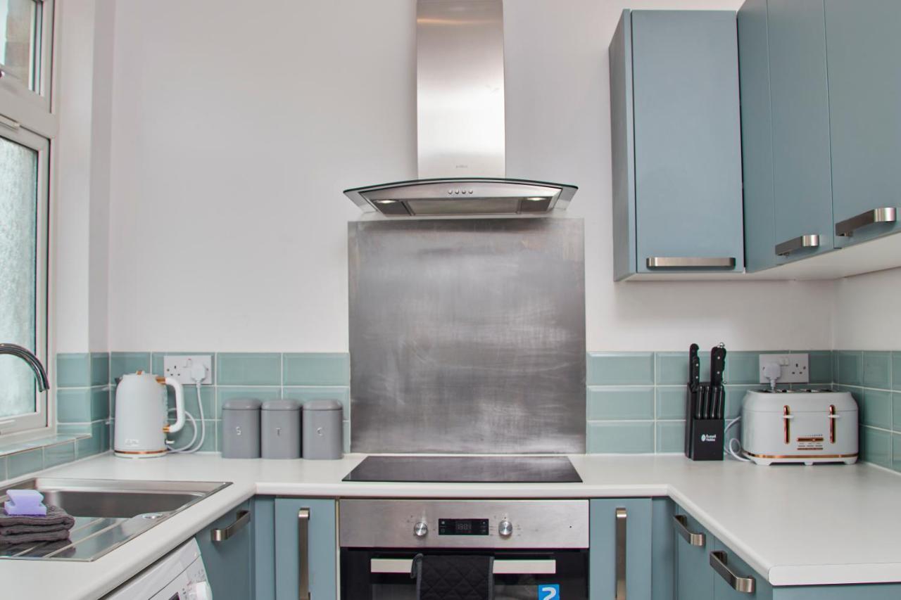 Fantastic Central Stratford Two Bedroom Apartment By Purestay Short Lets & Serviced Accommodation With Parking エクステリア 写真