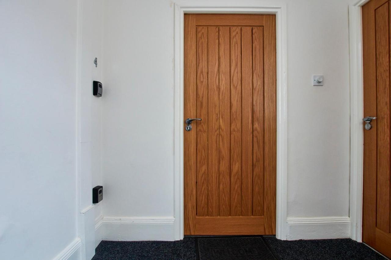 Fantastic Central Stratford Two Bedroom Apartment By Purestay Short Lets & Serviced Accommodation With Parking エクステリア 写真